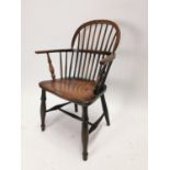 Good quality 19th. C. spindle backed elm Windsor chair. {88 cm H x 63 cm W x 50cm D}.