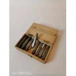 1950's punch set in original box. (4 cm H x 17 cm W x 10 cm D)