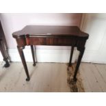 Irish Georgian mahogany turn over tea table