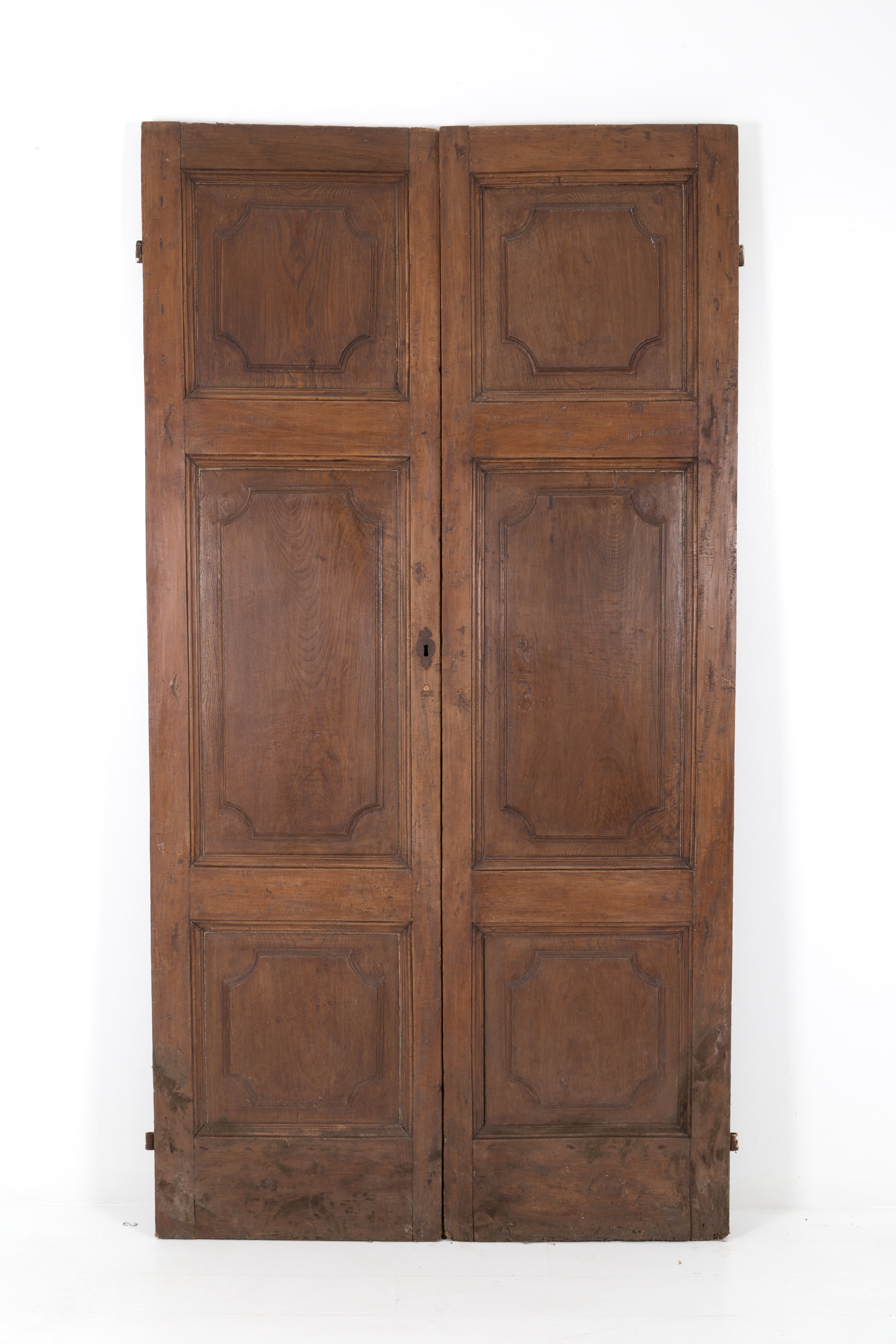 Double-leaf door in oak with coeval irons. 18th c