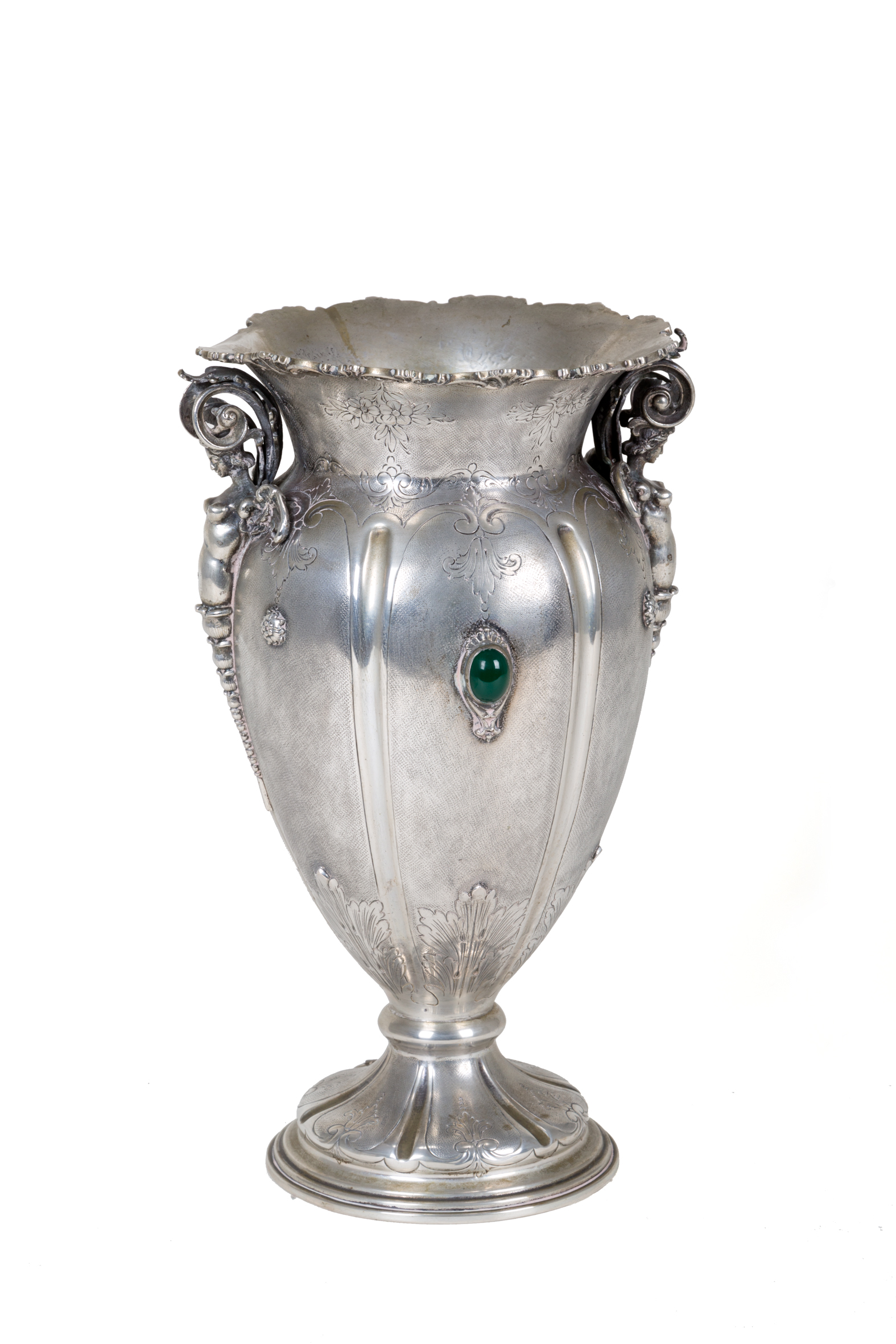 Embossed and chiseled silver vase, gr.1235 ca.