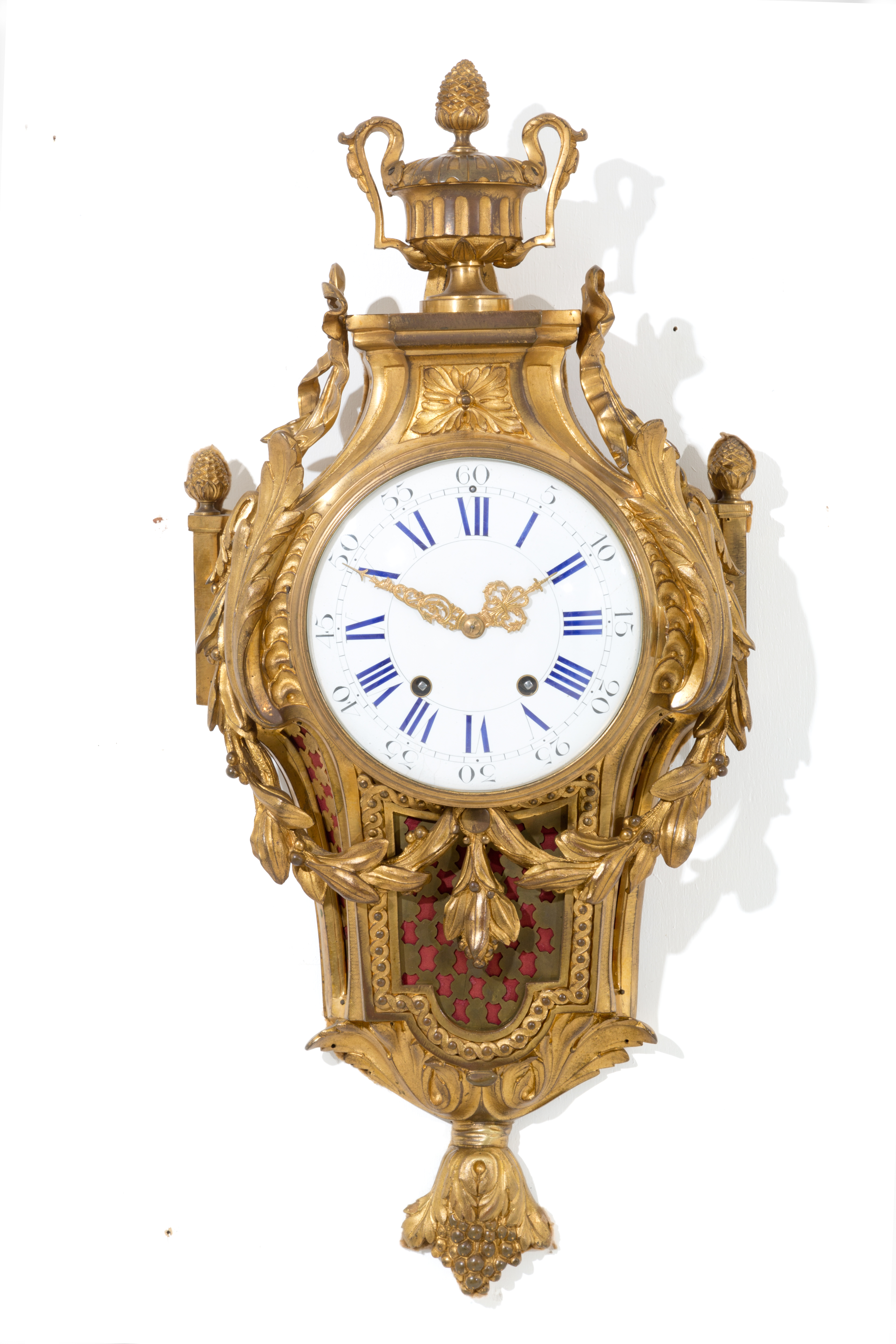 Cartel clock in chiseled and gilt bronze