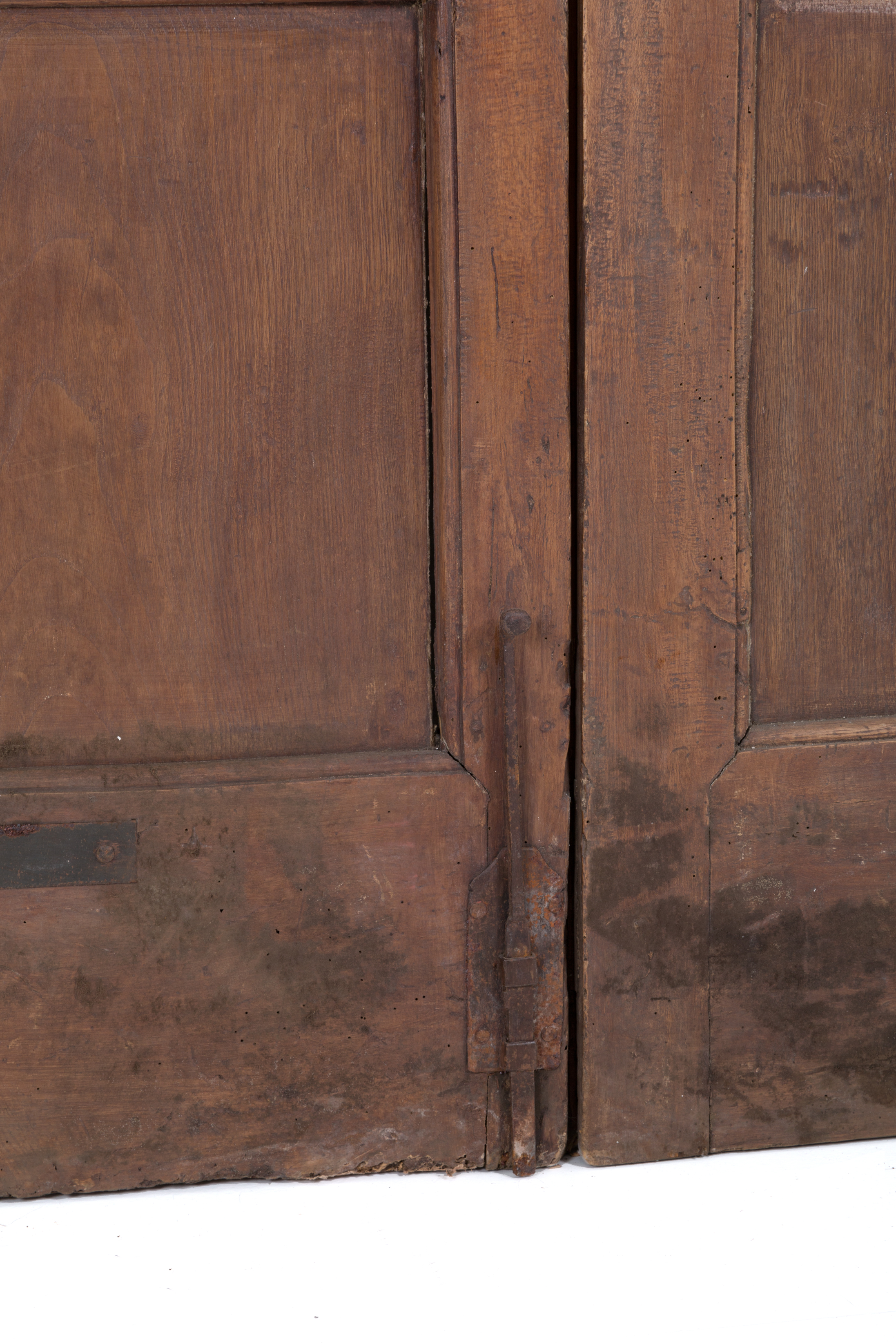 Double-leaf door in oak with coeval irons. 18th c - Image 4 of 5
