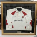 ENGLAND RUGBY JERSEY SIGNED BY MARTIN JOHNSON F/G 60CM X 56CM APPROX