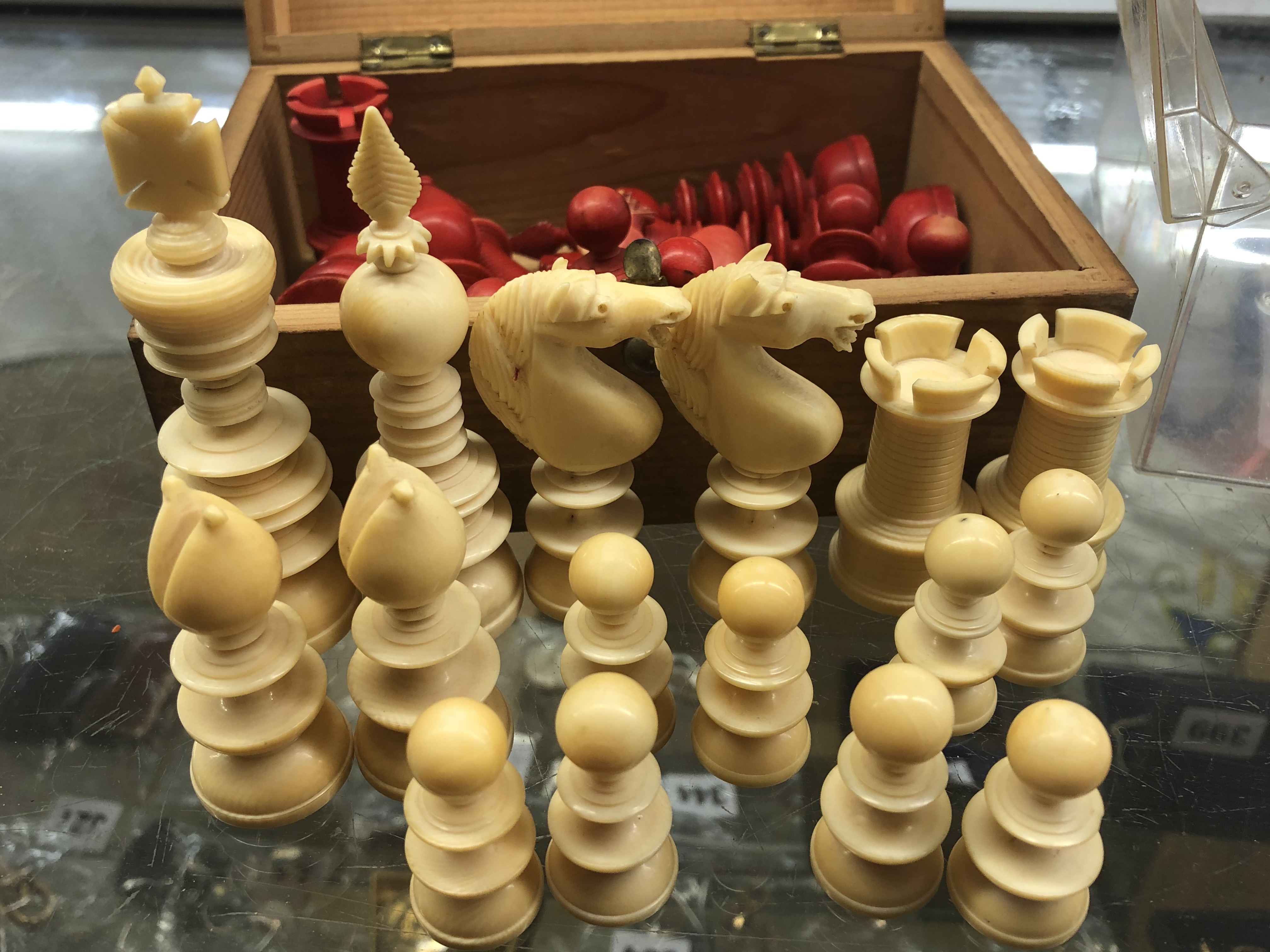 19TH CENTURY ENGLISH LUND PATTERN IVORY CHESS SET C1850 32 PIECES - Image 6 of 6