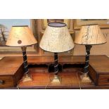 THREE BRASS AND BLACK JAPANNED CORINTHIAN COLUMN TABLE LAMPS WITH SHADES 39CMH