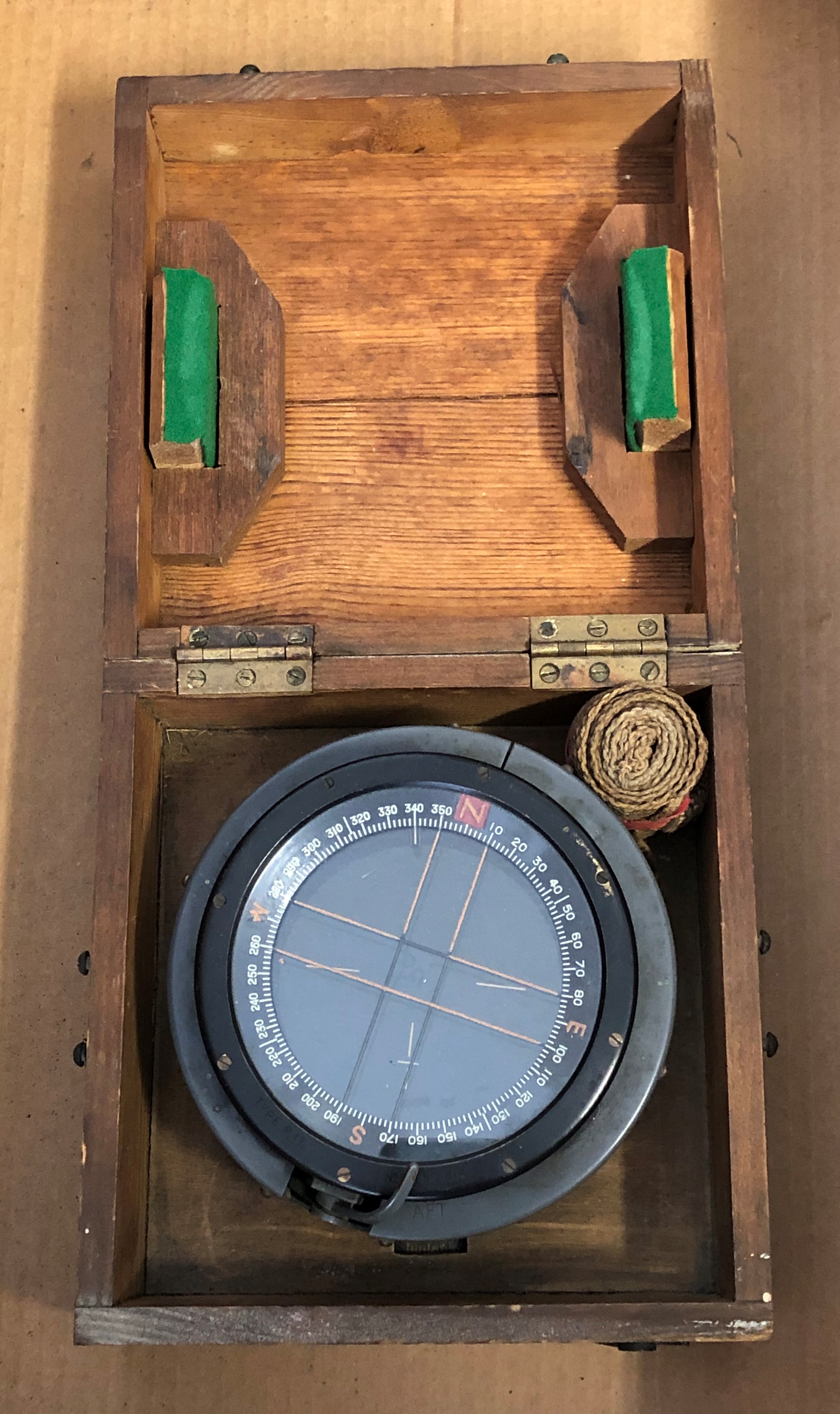 WWII BRITISH TYPE P6 SPITFIRE COMPASS IN BOX - Image 2 of 10