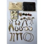FIFTEEN PAIRS OF 9CT GOLD EARRINGS 15g APPROX
