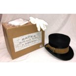 A FELT TOP HAT SIZE 7 1/8 58 BY BATES HATTERS OF LONDON WITH A PAIR OF WHITE GLOVES