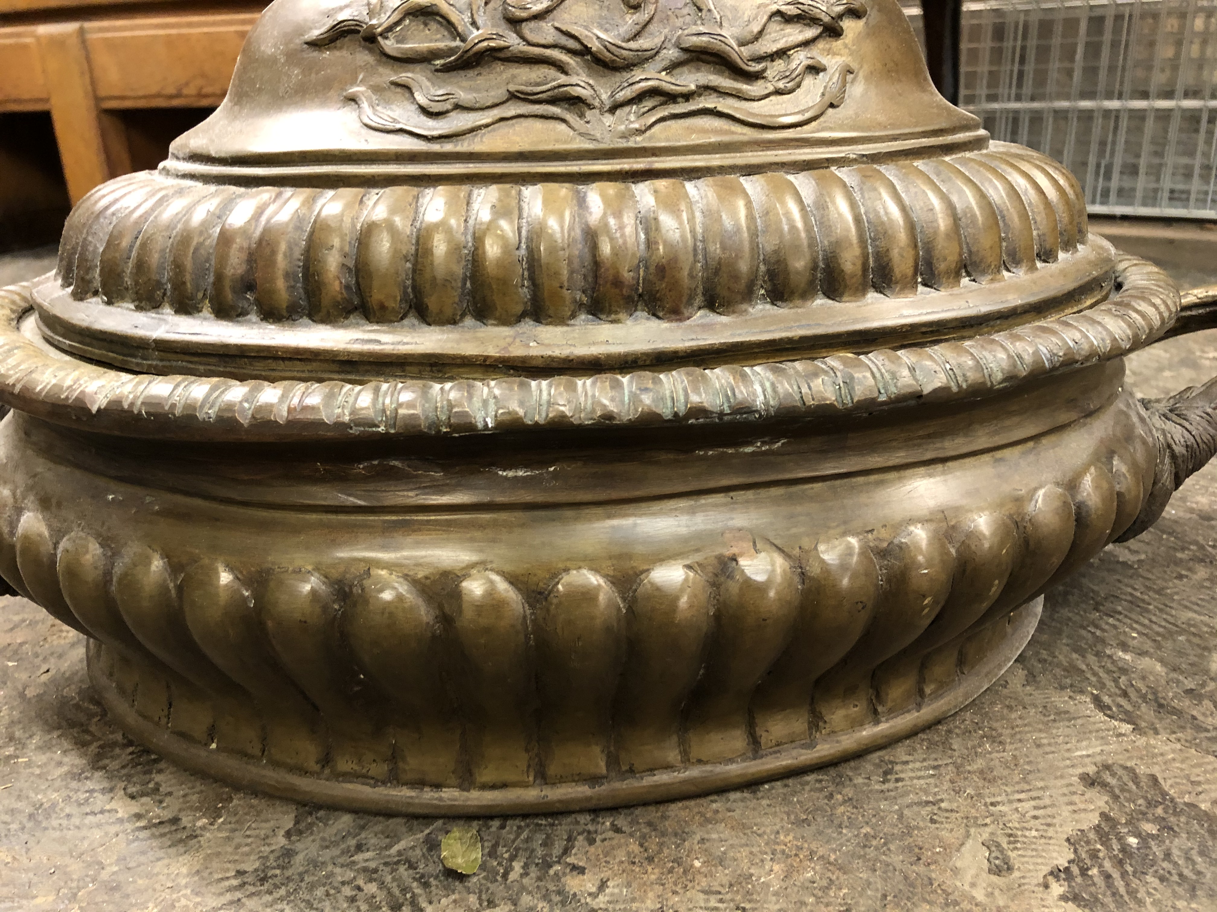 EARLY 20TH CENTURY BRONZE LOBED OVAL TUREEN AND COVER WITH LION FACE MASK HANDLE 37CMH X60CM - Image 2 of 6