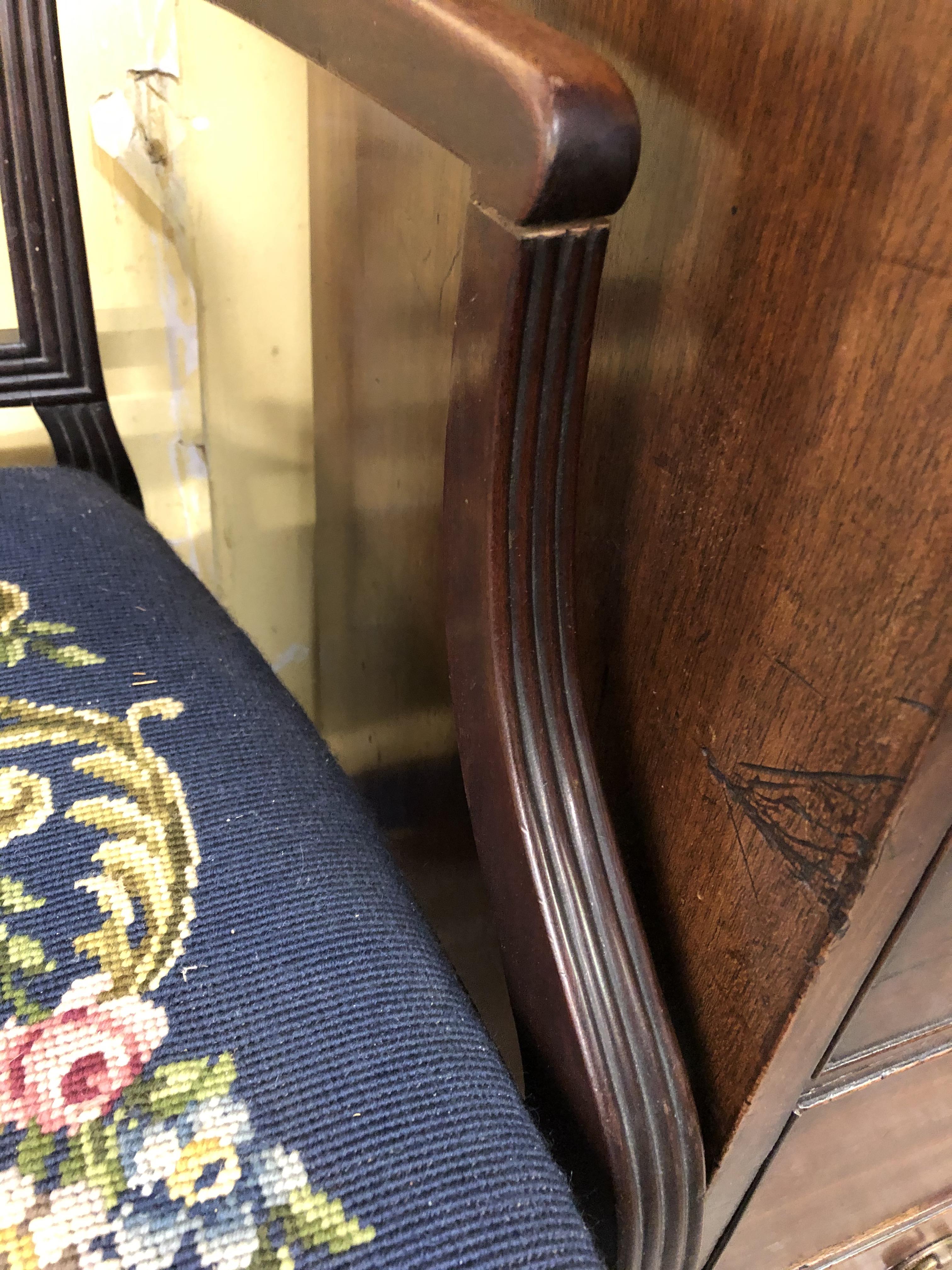 GEORGE III MAHOGANY REEDED ARCHED BACK ELBOW CHAIR - Image 4 of 5