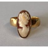 18CT GOLD CAMEO RING SIZE P 4.