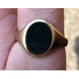 9CT GOLD OVAL BLOODSTONE SIGNET RING 4.