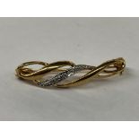 9CT GOLD BAR BROOCH 2.