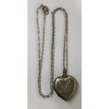 SILVER HEART SHAPED LOCKET WITH SILVER TRACE CHAIN 48CM 0.