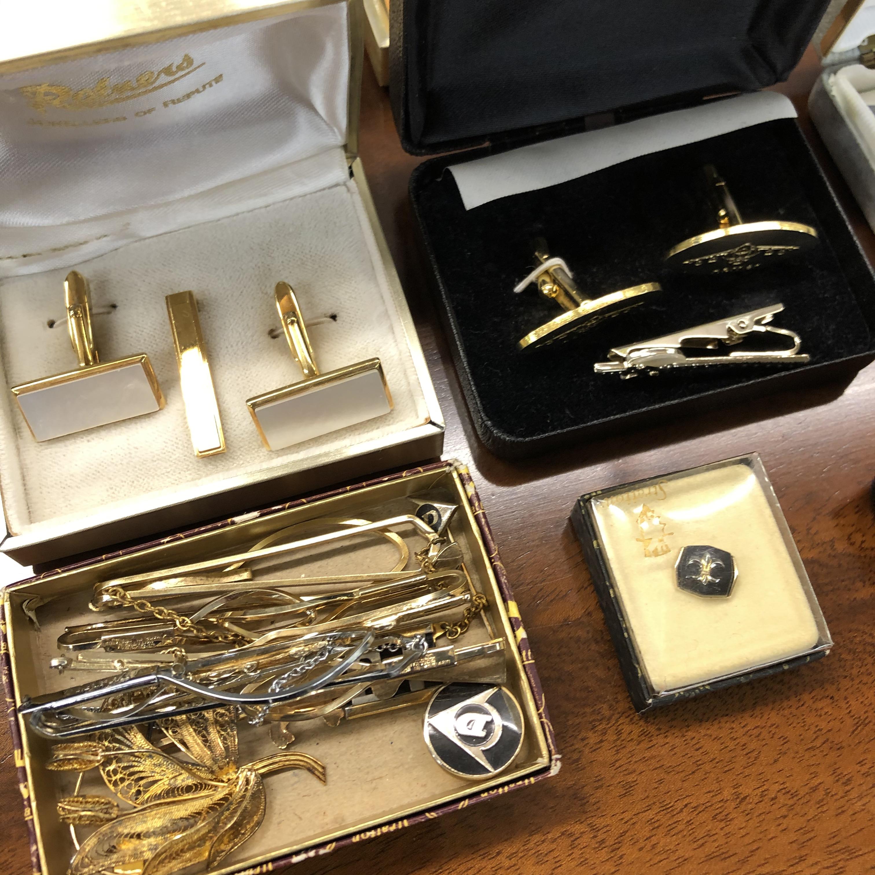 SELECTION OF BOXED CUFFLINK SETS, GOLD PLATED AND CHROMIUM PLATED TIE SLIDES, - Image 4 of 4
