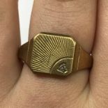 GENTS 9CT GOLD DIAMOND CHIP SIGNET RING SIZE T 5.