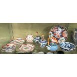 SHELF OF REPRODUCTION JAPANESE IMARI PATTERNED BOWLS AND DISHES AND A PAIR OF HEREND JAPANESE FISH