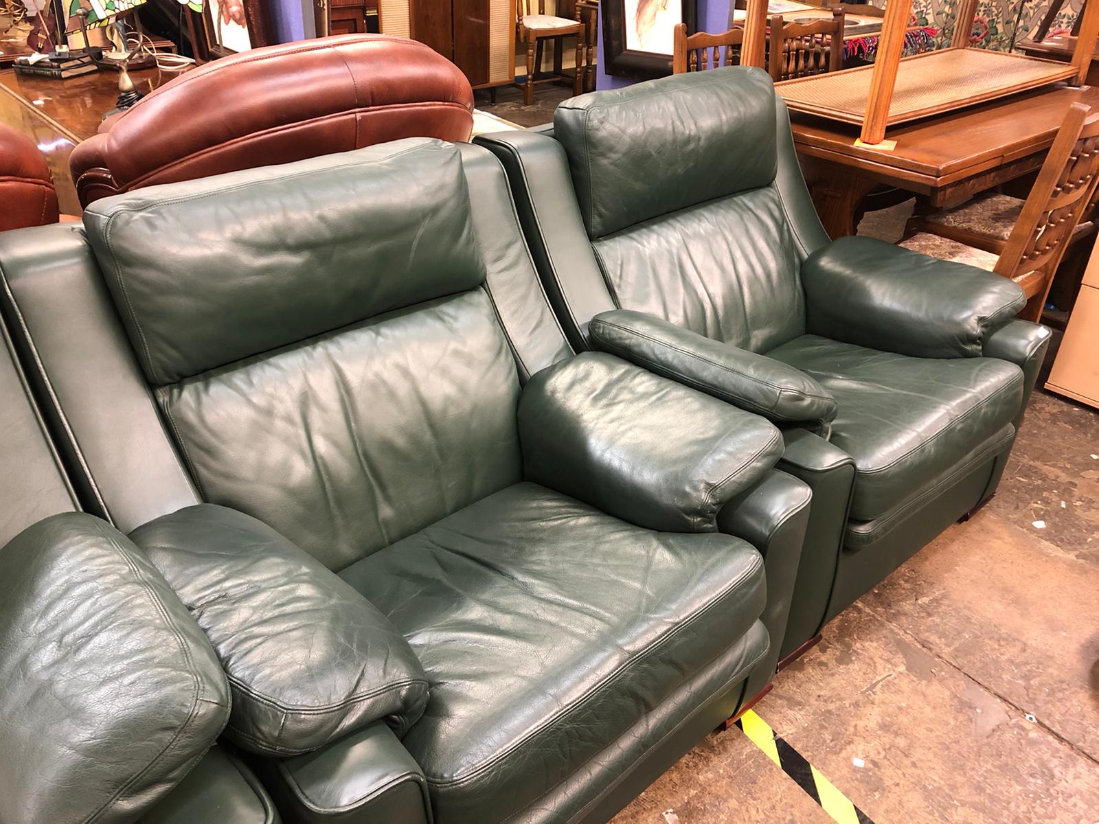 BOTTLE GREEN LEATHER THREE PIECE SUITE - Image 3 of 3