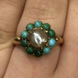 18CT GOLD TURQUOISE AND PEARL CLUSTER RING 4.