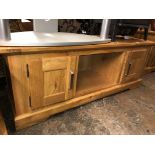 OAK DOUBLE DOOR MEDIA UNIT