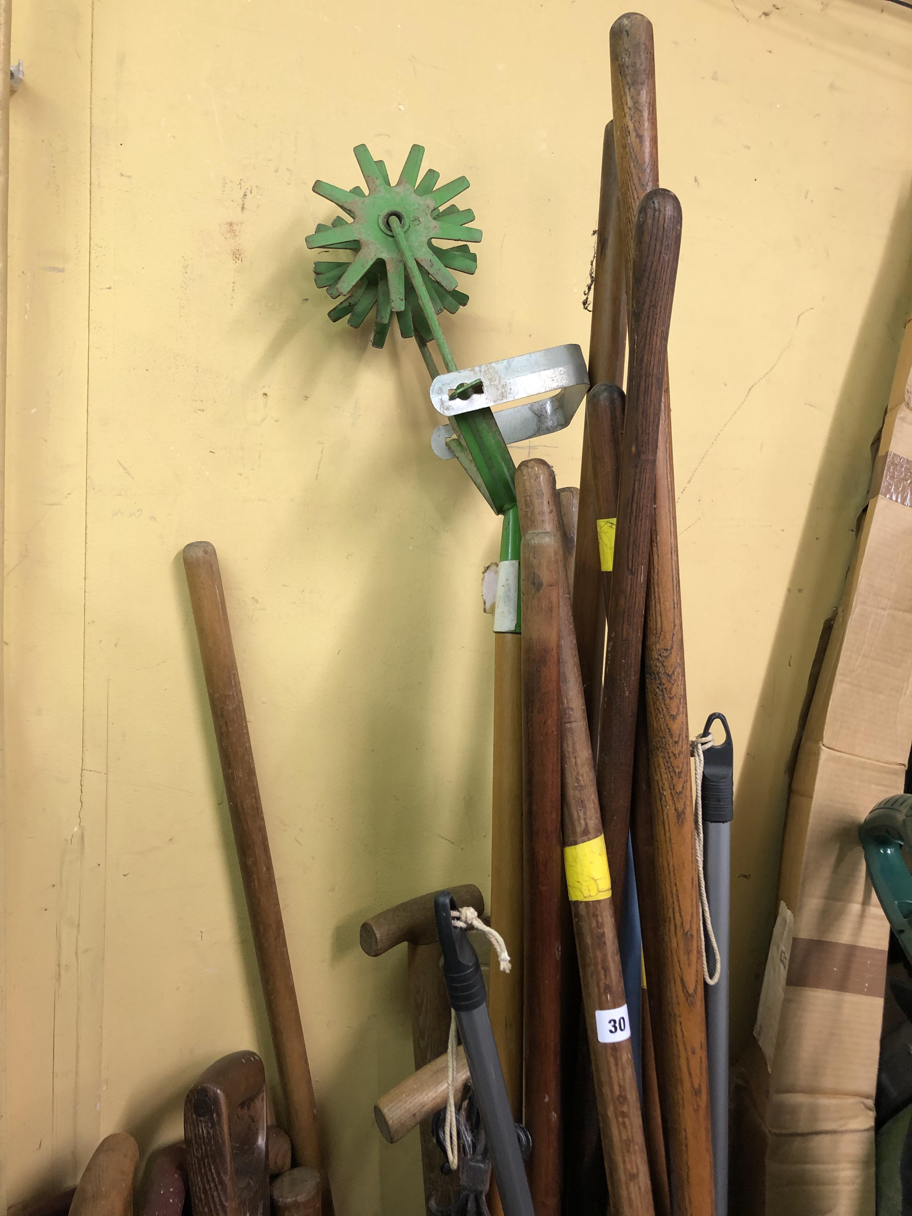 LARGE QUANTITY OF VARIOUS GARDEN TOOLS, BROOMS, - Image 3 of 3