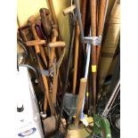 LARGE QUANTITY OF VARIOUS GARDEN TOOLS, BROOMS,
