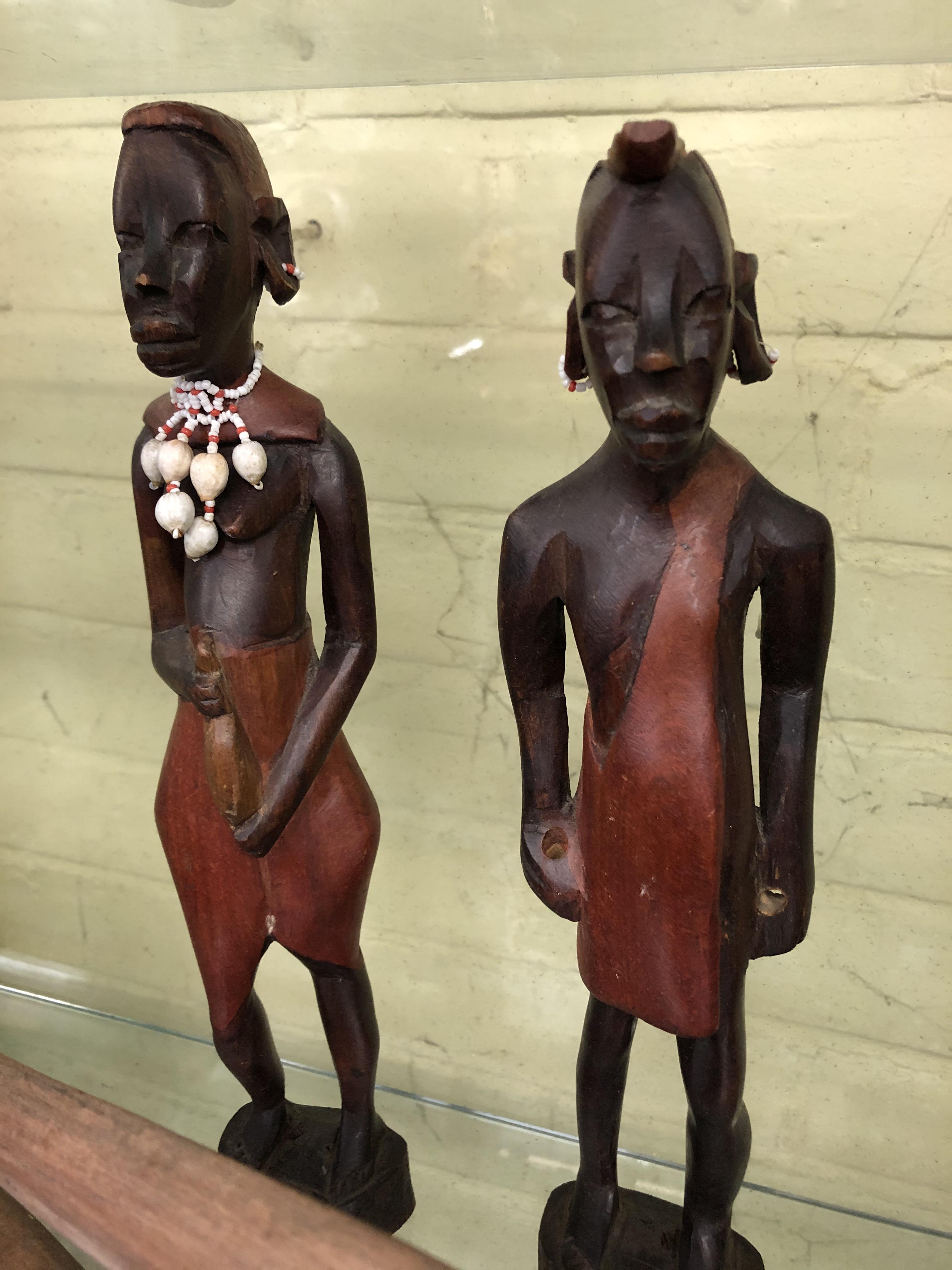 SHELF OF AFRICAN CARVED MASAI FIGURES - Image 2 of 5