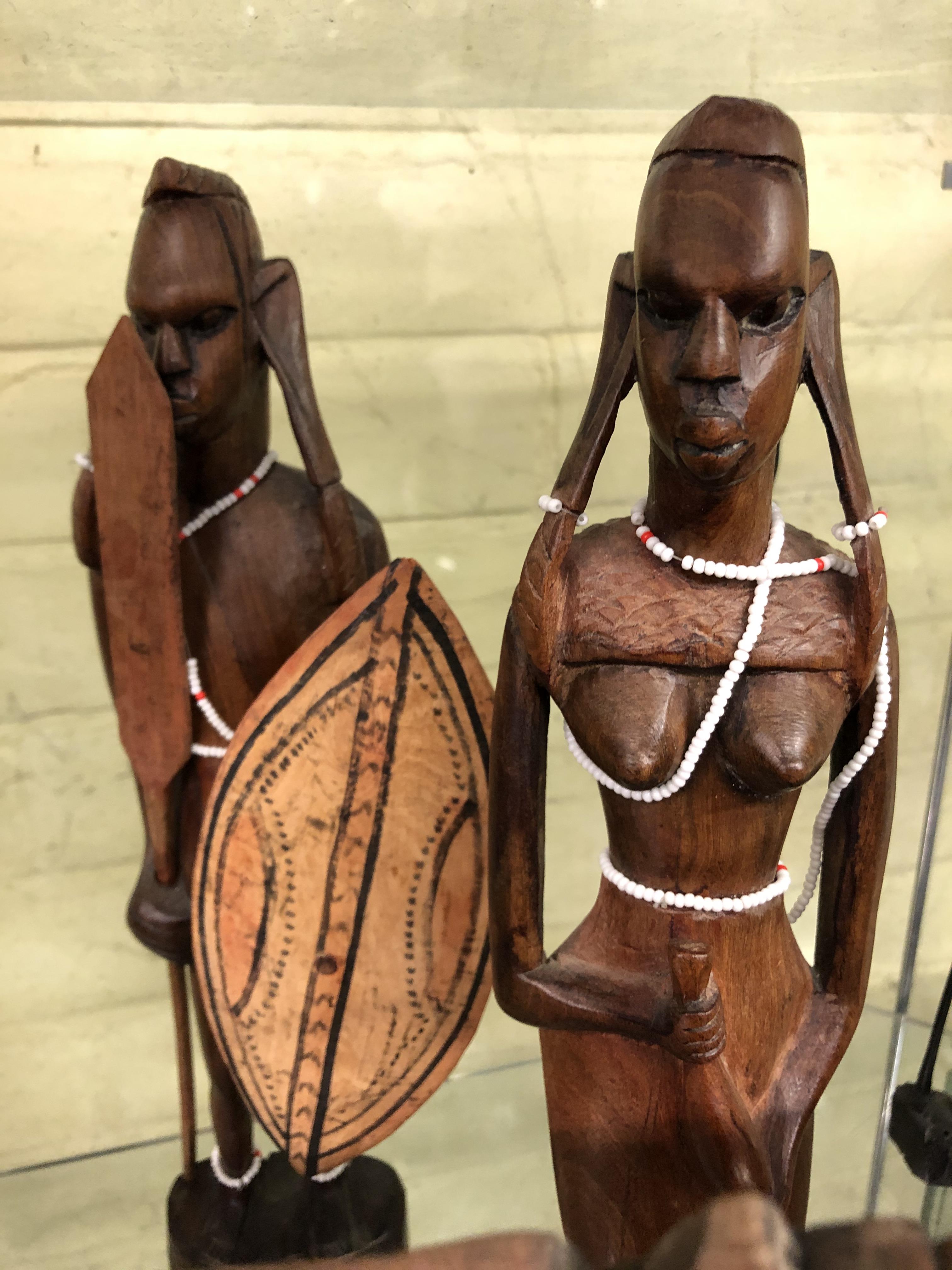 SHELF OF AFRICAN CARVED MASAI FIGURES - Image 5 of 5