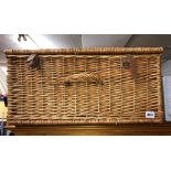 WICKER PICNIC BASKET