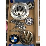 TRAY OF MOTOR VEHICLE GRILLE BADGES