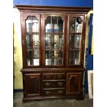 AMERICAN COLONIAL STYLE CHERRY WOOD GLAZED VITRINE