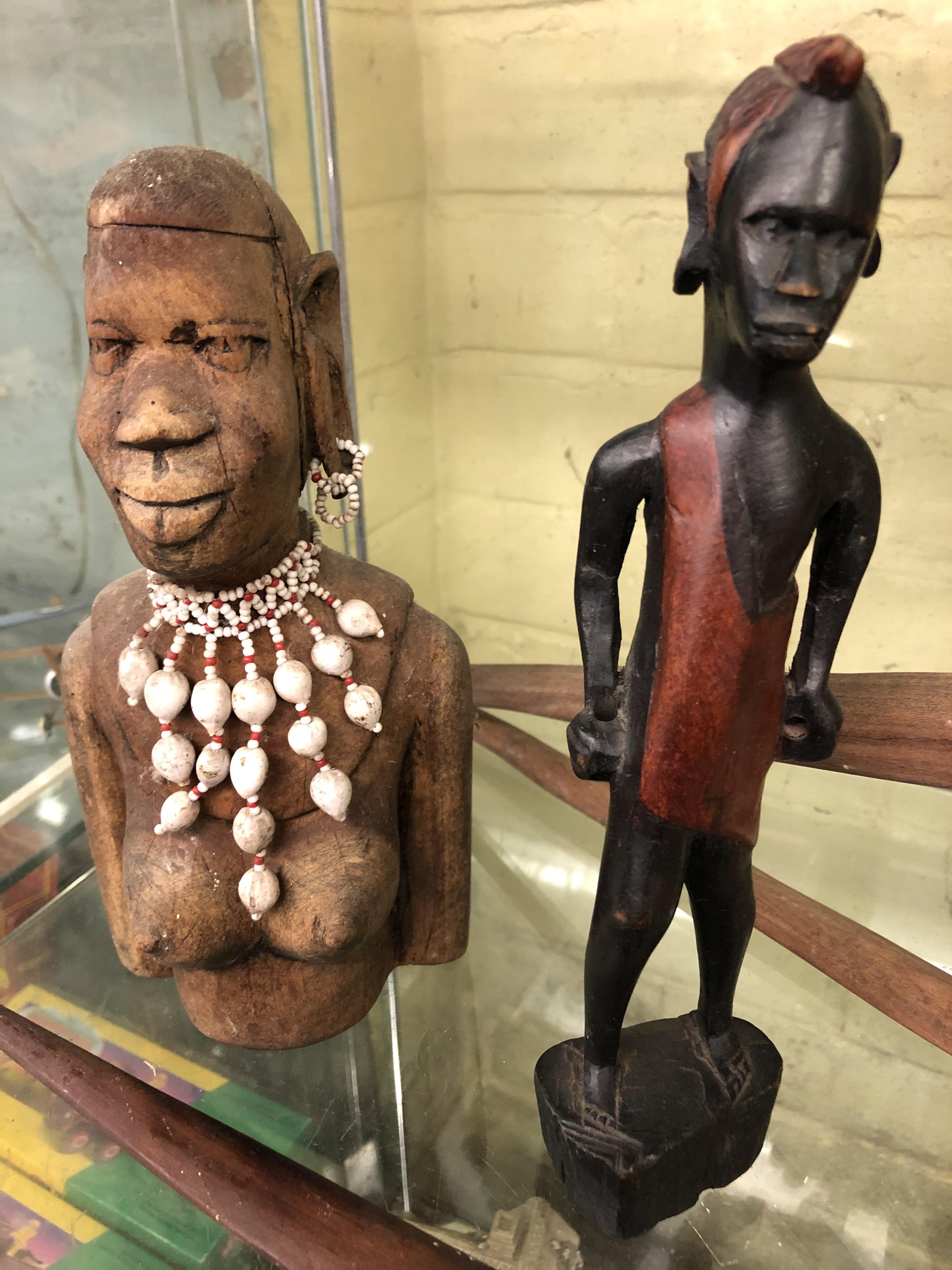 SHELF OF AFRICAN CARVED MASAI FIGURES - Image 3 of 5
