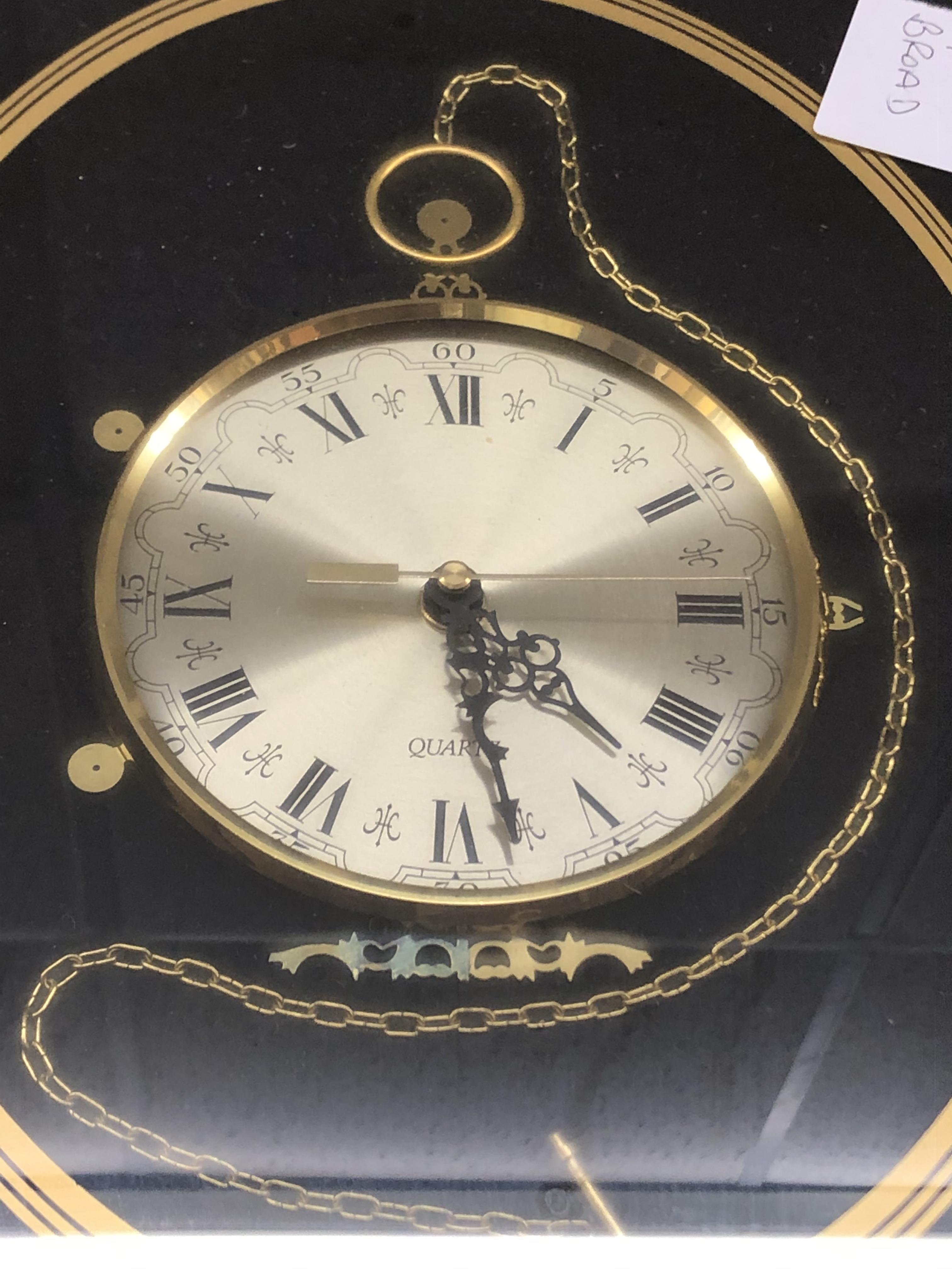 QUARTZ WALL CLOCK IN THE STYLE OF A POCKET WATCH - Image 2 of 2