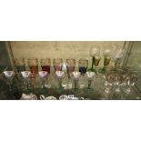 SHELF CONTAINING 1960S COCKEREL DECORATING AND GILT GLASSES,