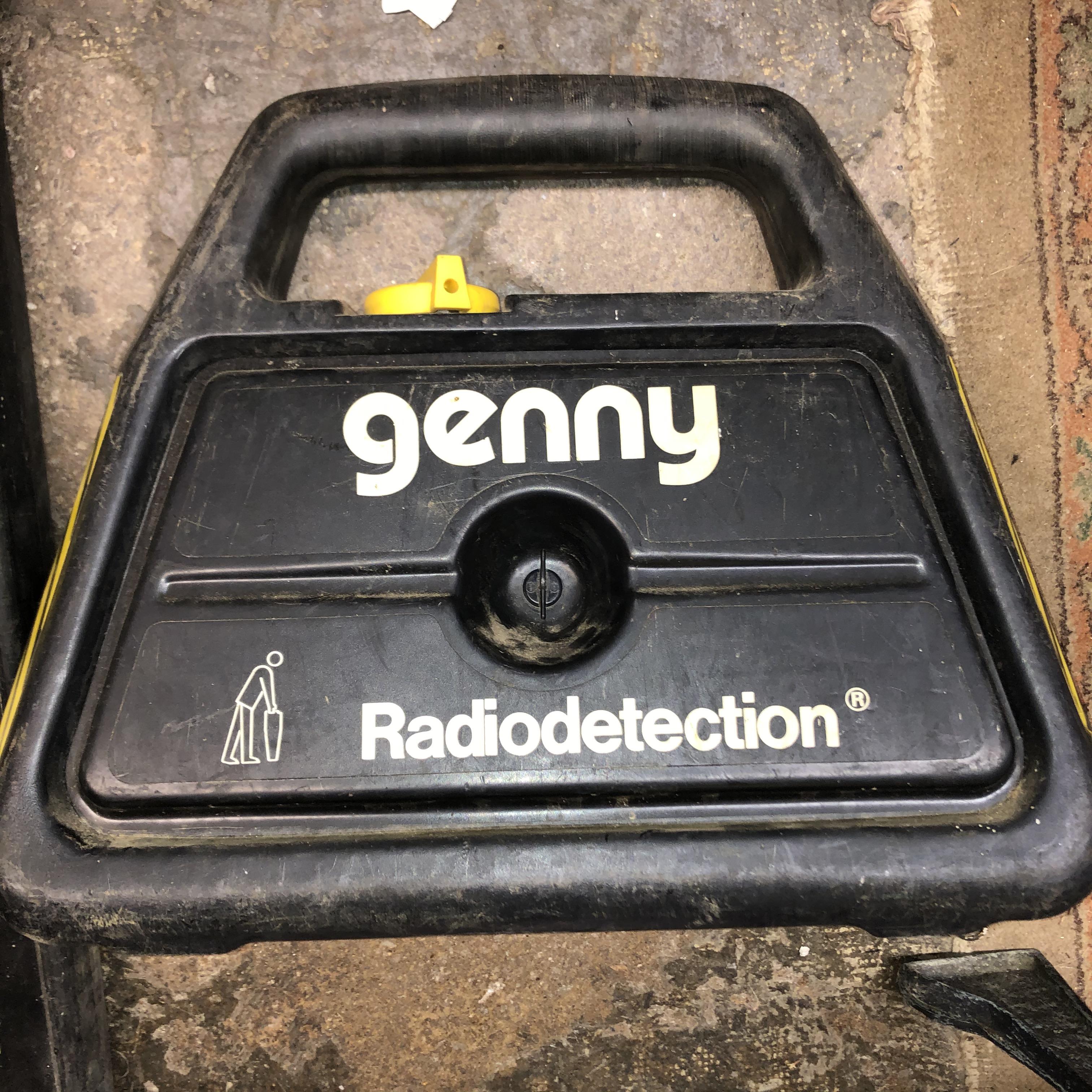 CAT SCAN GENERATOR AND A RADIO DETECTION GENNY KIT - Image 2 of 5