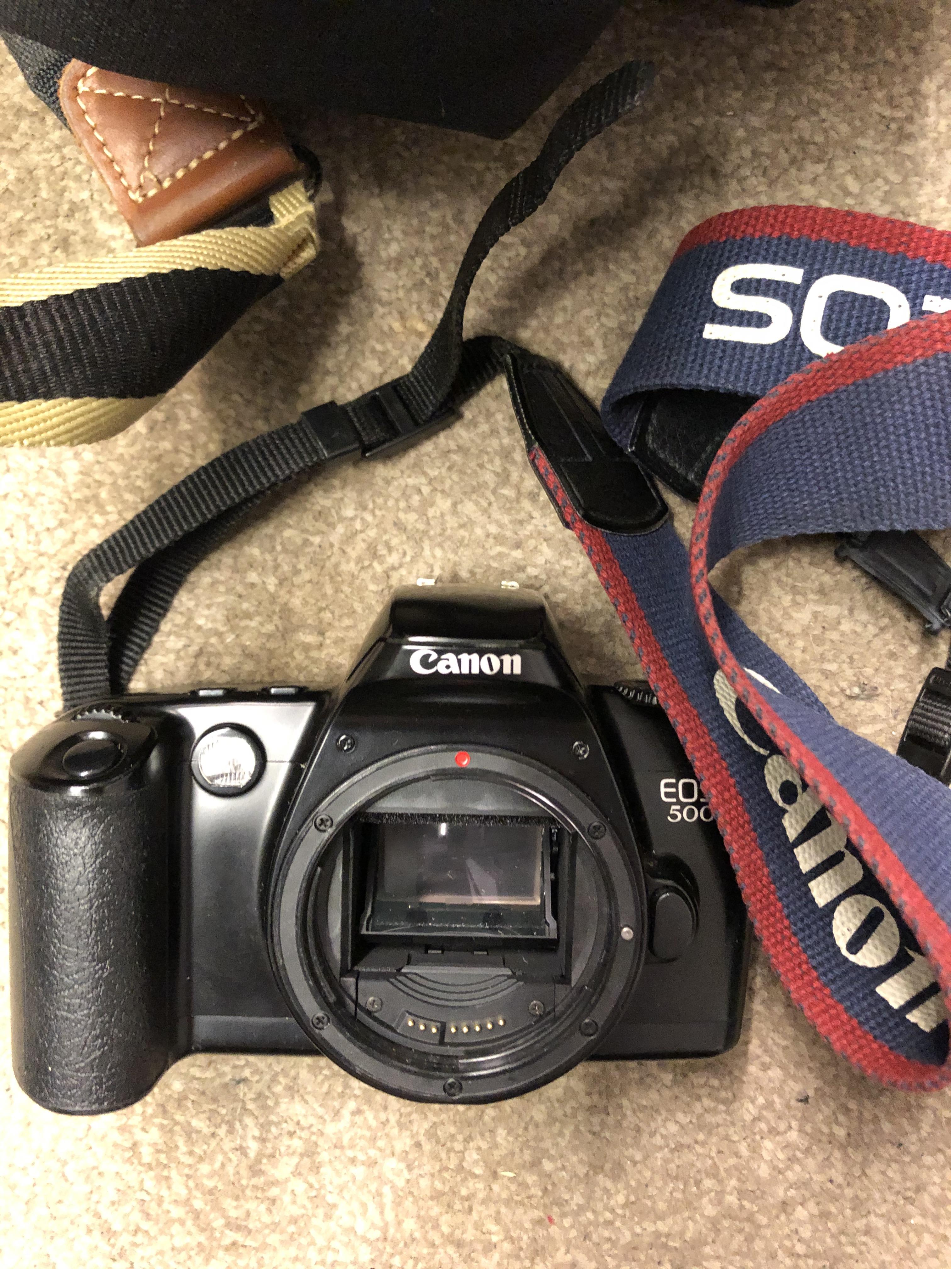 NYLON CARRY CASE WITH CANON EOS500 CAMERA, LENSES, FLASH, FILTERS AND TRIPOD. - Image 2 of 4