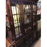 AMERICAN COLONIAL STYLE CHERRY WOOD GLAZED VITRINE