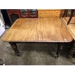 VICTORIAN MAHOGANY EXTENDING DINING TABLE ON RING TURNED TAPERED LEGS