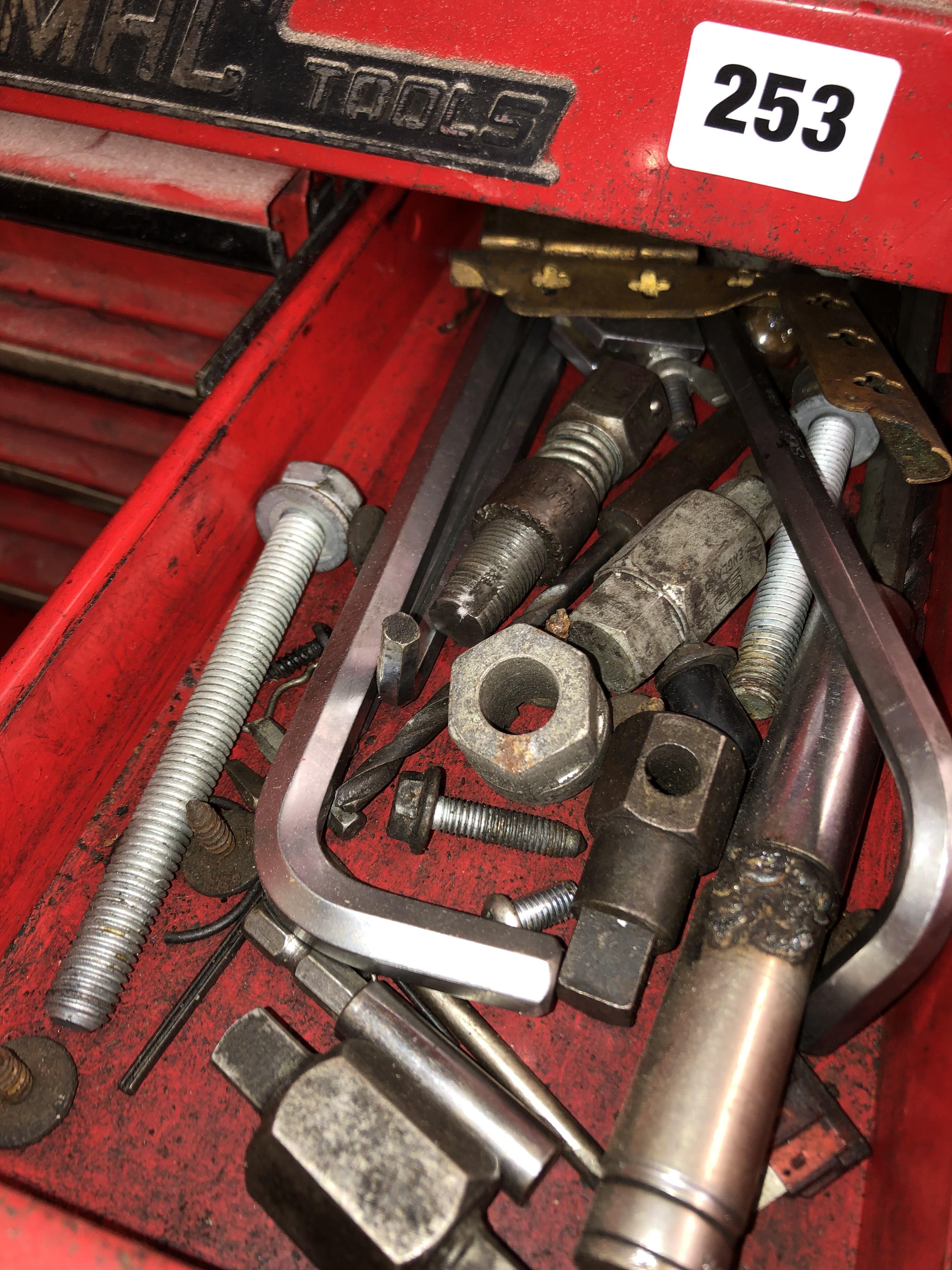 RED MAC TOOLS MECHANICS MOBILE CABINET CONTAINING ASSORTED TOOLS, RING SPANNERS, WRENCHES, - Image 4 of 7