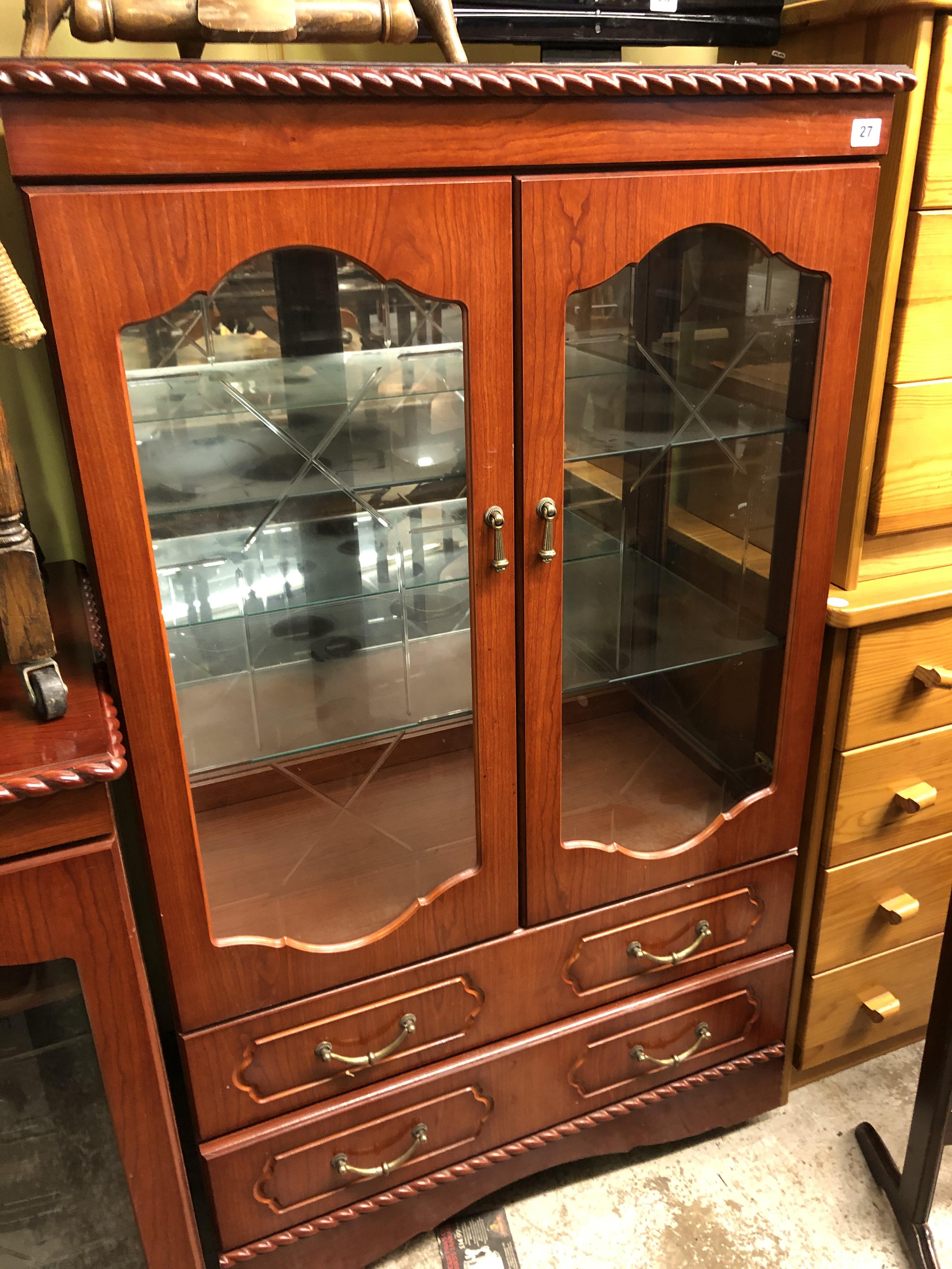 GLOSS MAHOGANY GADROON EDGE GLAZED CABINET AND MATCHING GLAZED MEDIA UNIT