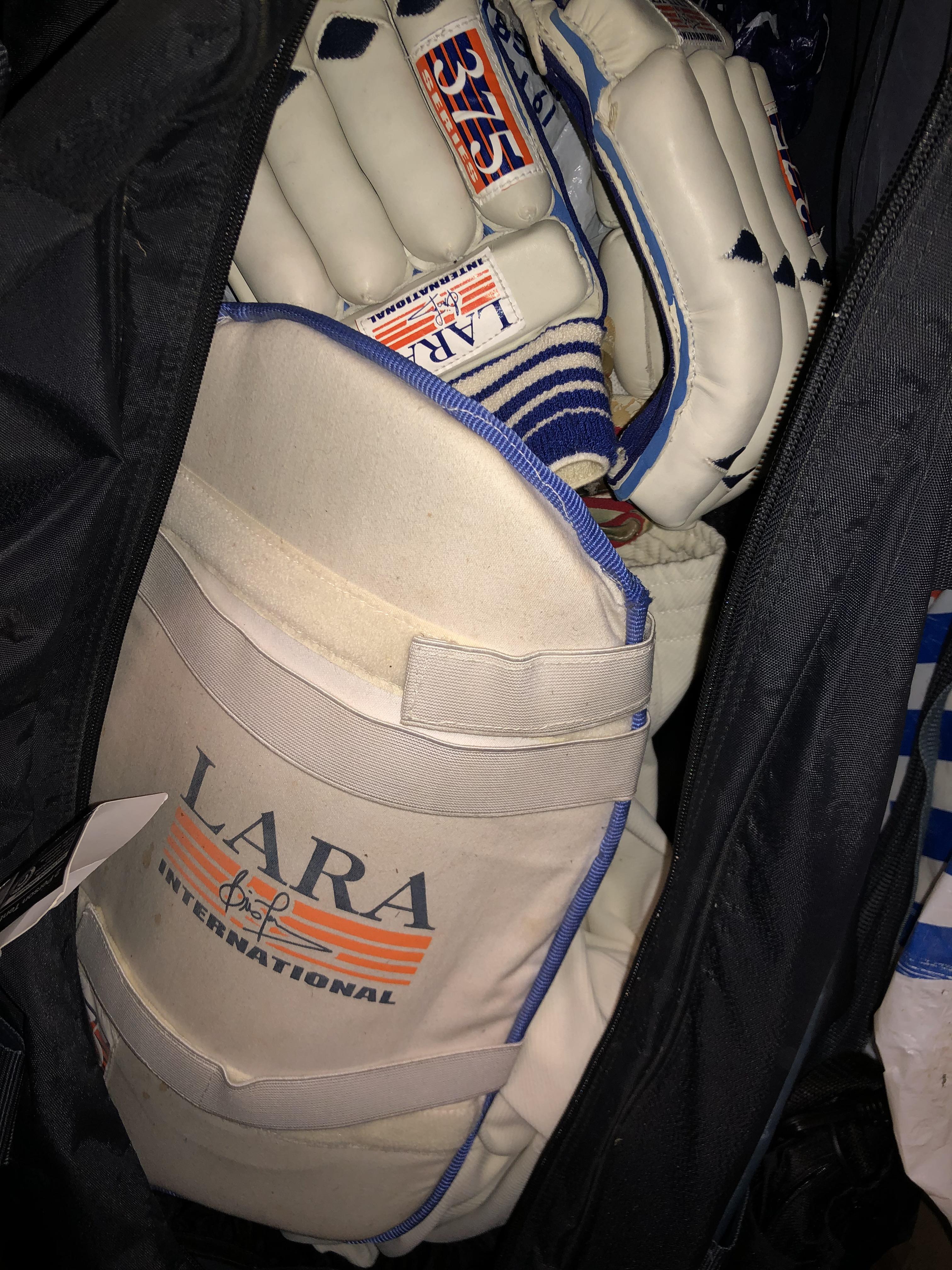 NYLON HOLDALL OF CRICKET EQUIPMENT,