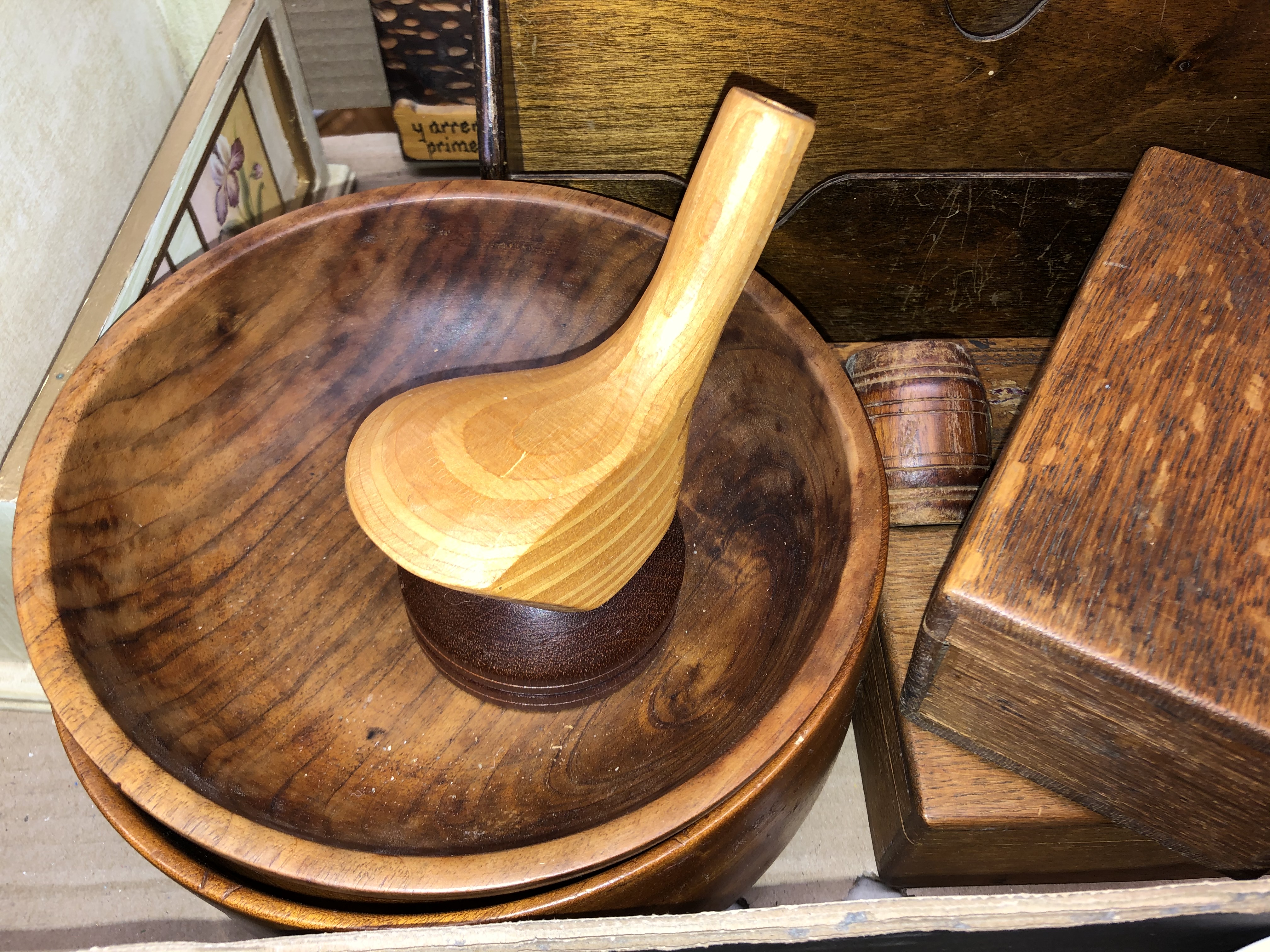 BOX OF WOODEN STATIONERY RACK, PENCIL BOX, VARIOUS BOWLS, - Image 5 of 5