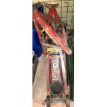HYDRAULIC CAR JACK AND A PAIR OF AXLE STANDS