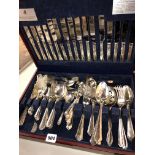 GOOD QUALITY CANTEEN OF VINERS PLATED CUTLERY