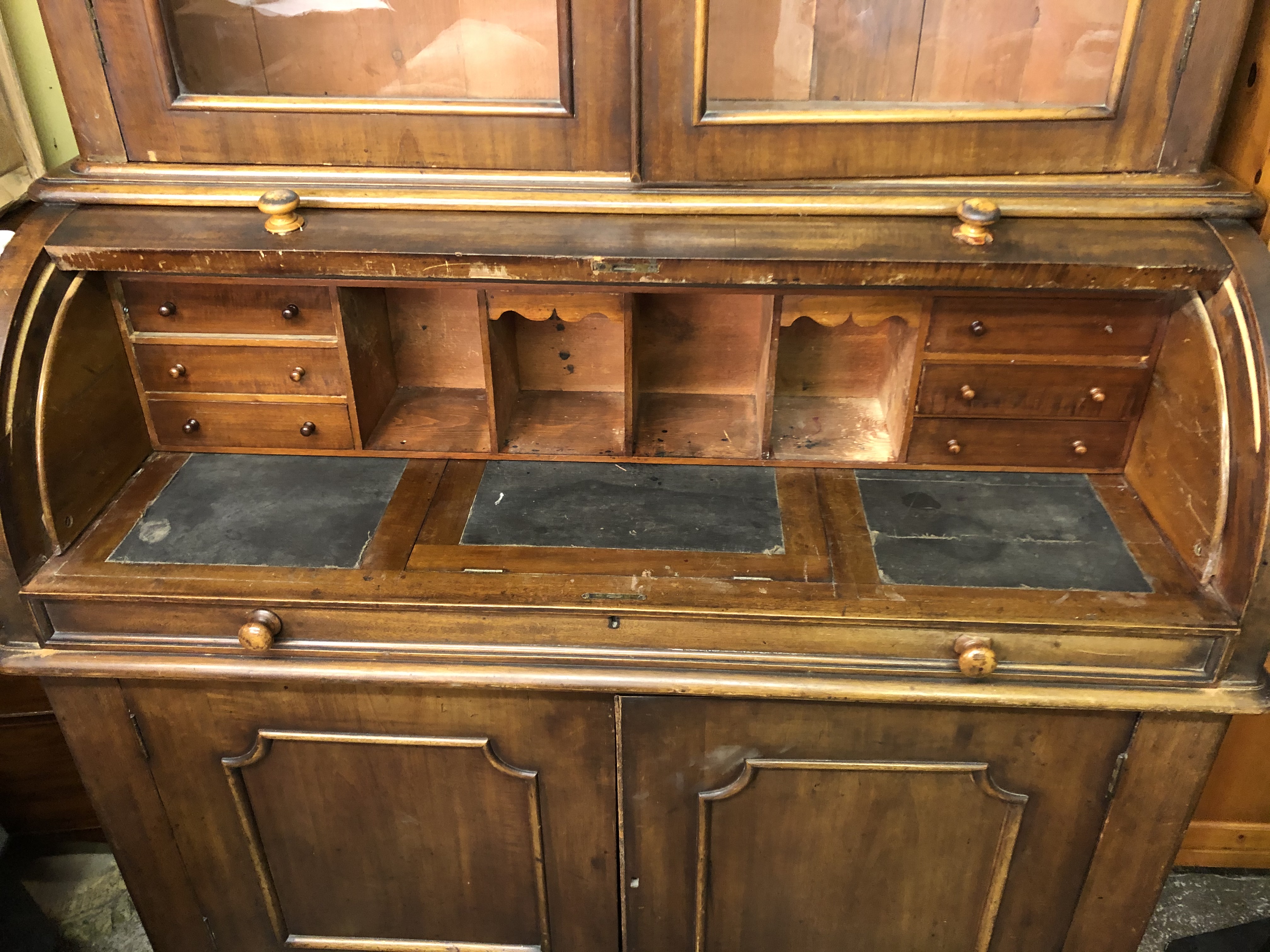 VICTORIAN MAHOGANY ROLL TOP BUREAU BOOK CASE - Image 4 of 5