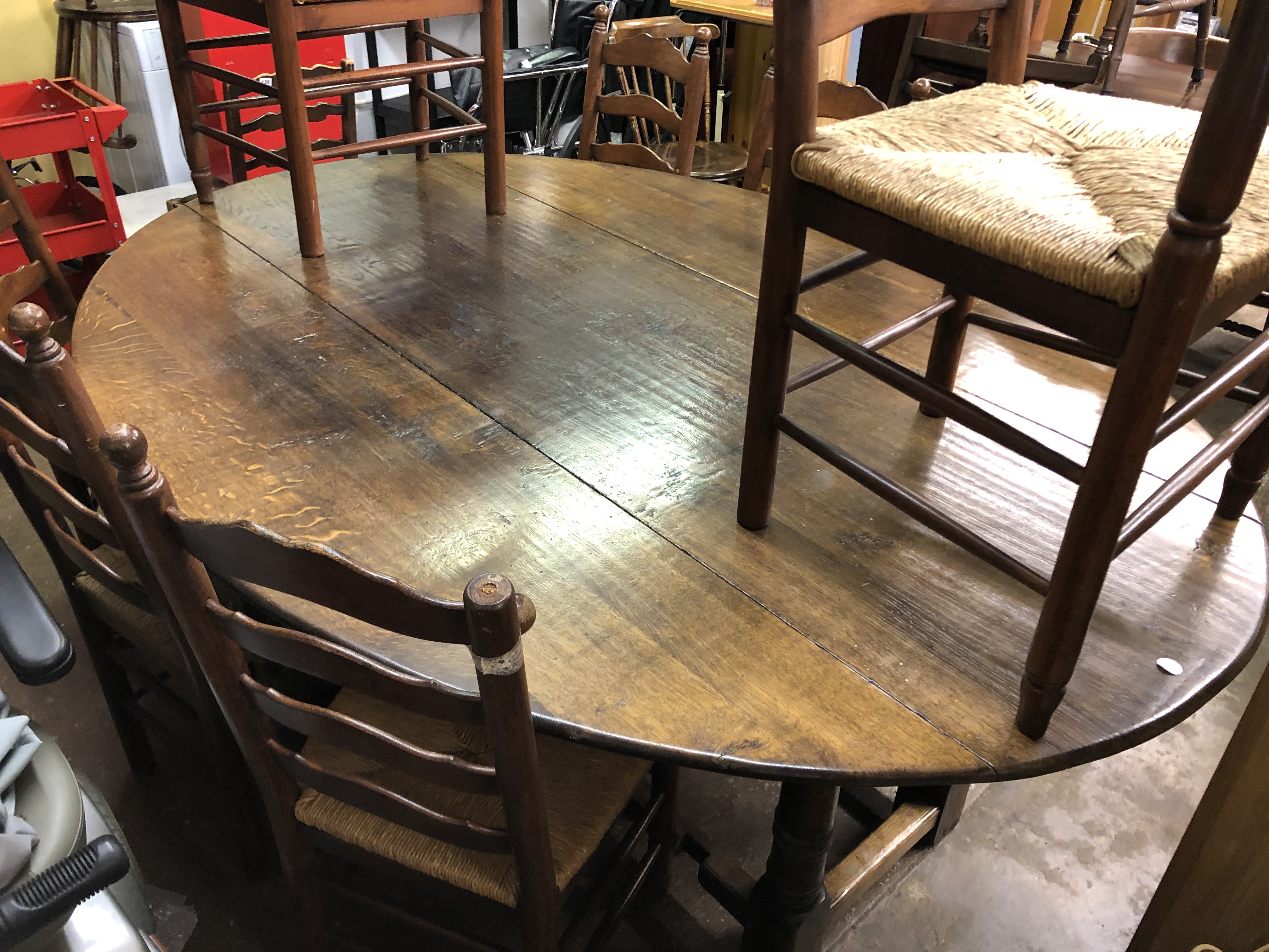 GOOD QUALITY 18TH CENTURY STYLE OAK GATELEG WAKE TABLE WITH EIGHT LANCASHIRE STYLE LADDER BACK