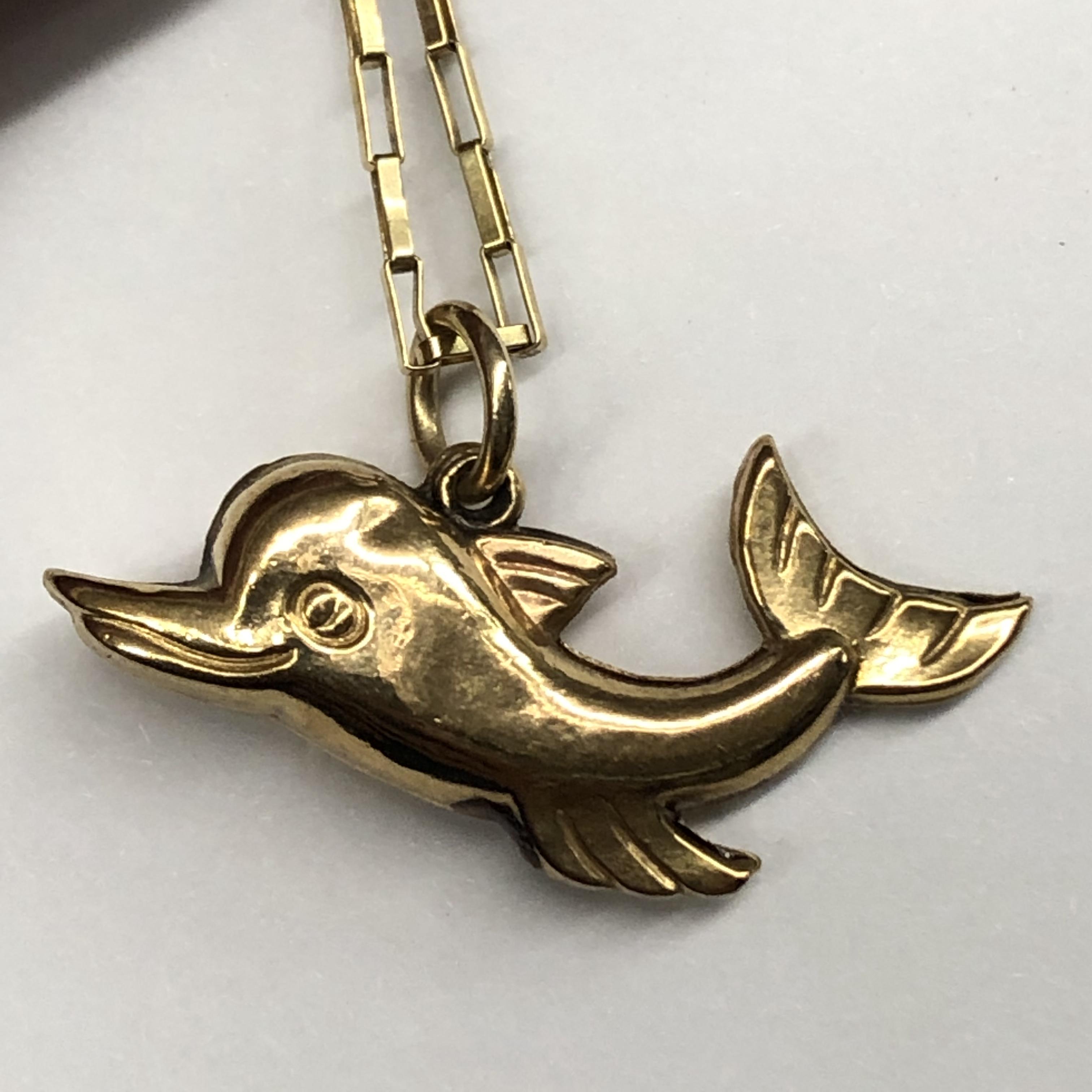 9CT GOLD BOX LINK CHAIN WITH LEAPING DOLPHIN PENDANT 4. - Image 2 of 6