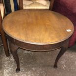 MAHOGANY CIRCULAR OCCASIONAL TABLE ON CABRIOLE LEGS