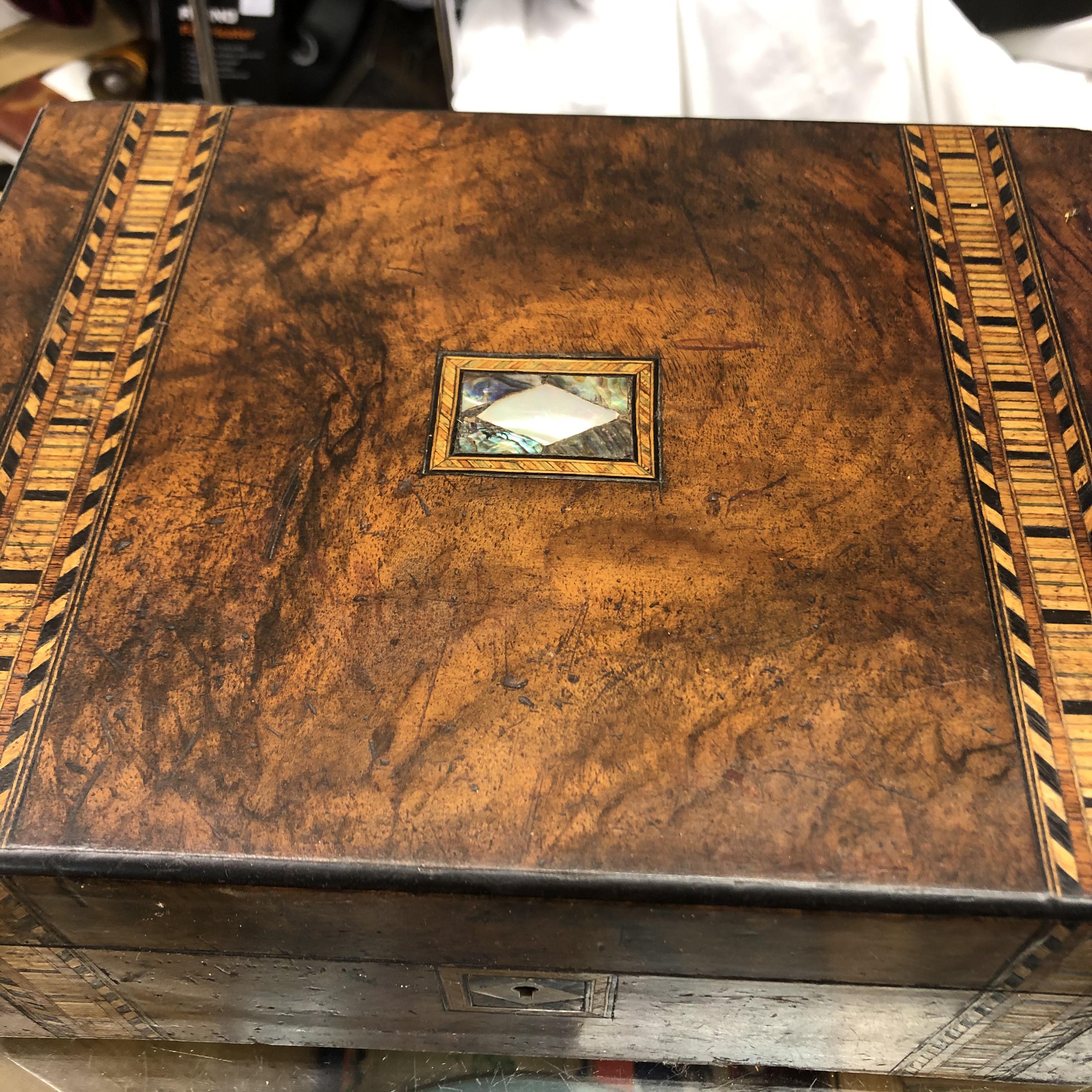 WALNUT TUNBRIDGE BANDED BOX AND A 20TH CENTURY LINED RECTANGULAR BOX - Image 3 of 4